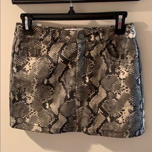 Vigoss snakeskin print skirt size XS